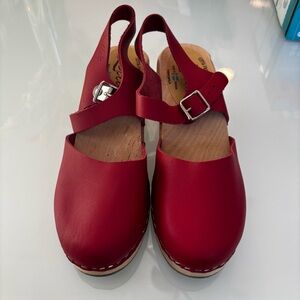 Lotta From Stockholm cherry red clogs